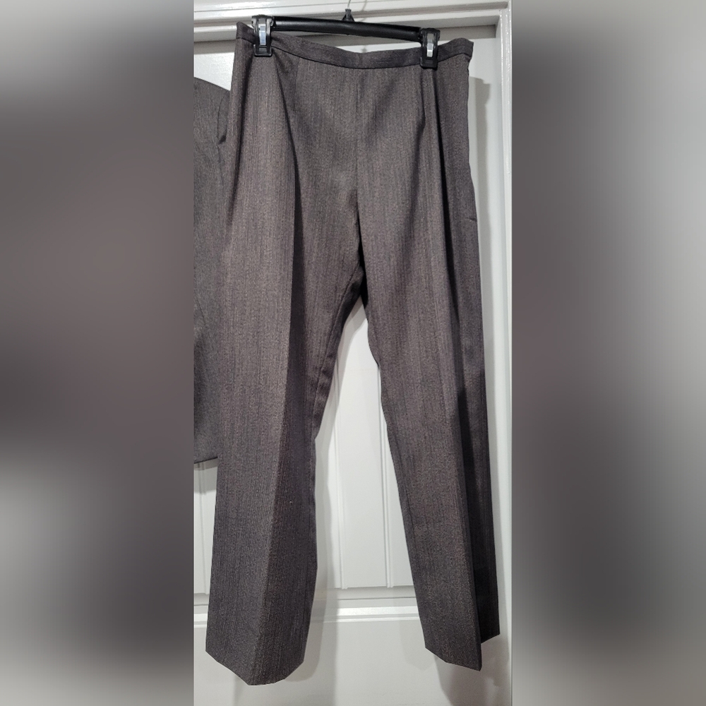 Evan Picone Women's Gray Blazer and Pants Set - Picture 8 of 10
